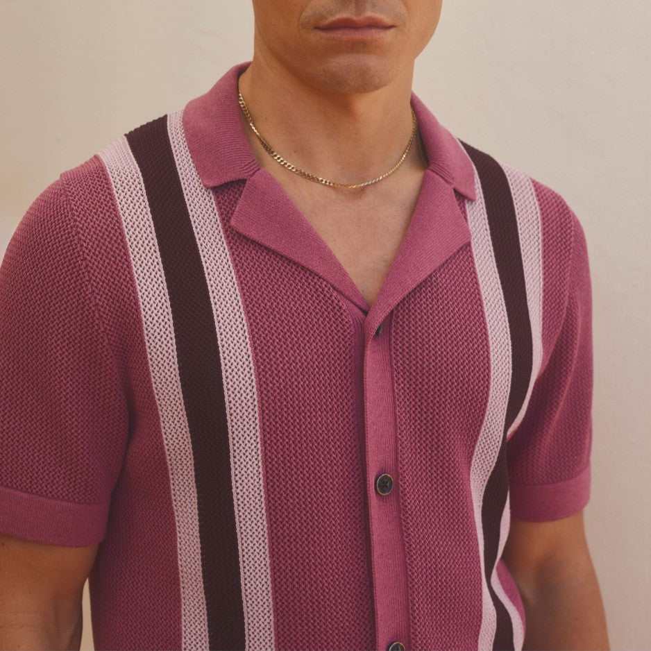 Polo de punto hombre — rayas verticales — ropa de playa y vacaciones